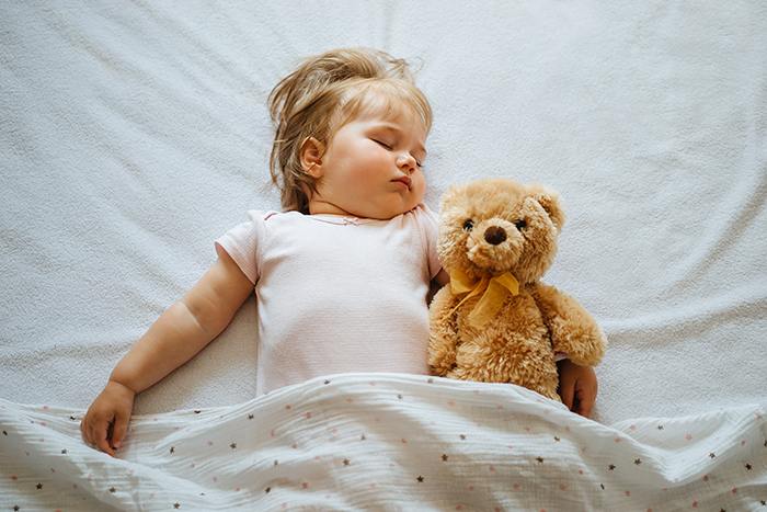 Cómo crear una buena rutina de sueño en niños: modifica rutina sueno - HeelEspaña