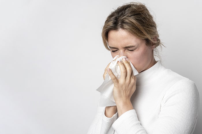 Descongestionante nasal en spray para pacientes alérgicos: suero descongestionante nasal - HeelEspaña
