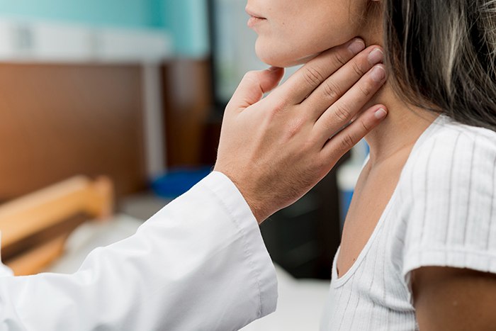 Dolor de garganta y uso de bucofaríngeos con la llegada del frío: tratamiento dolor garganta - HeelEspaña