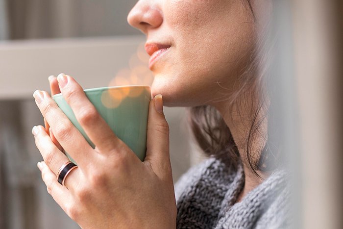 5 formas efectivas de calmar la tos seca: bebida caliente tos seca - HeelEspaña